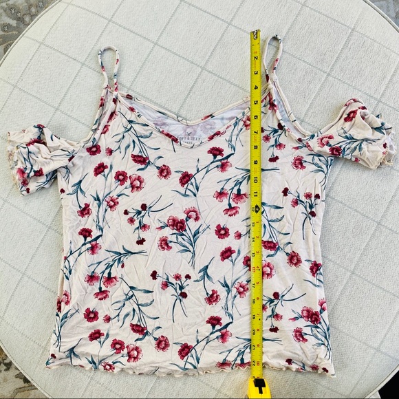 {AEO} Floral Cold Shoulder Top - Picture 6 of 6
